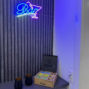 Regency - Traumhafte Zentrale 40m2 Mit Kinoleinwand, Wifi Und Netflix Apartment